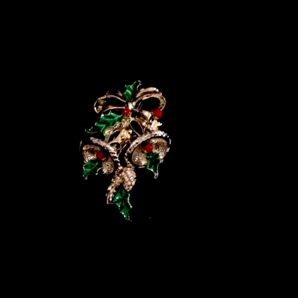 Gerry’s Christmas Bell Vintage Gold Enameled Holly Pin